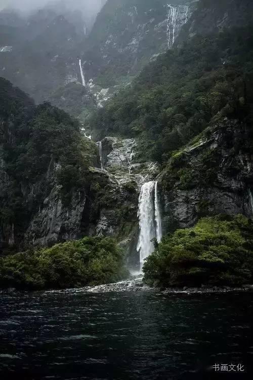努力向上的铁球